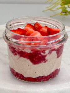 Vanilla Blended Oats with Raspberry Chia Jam